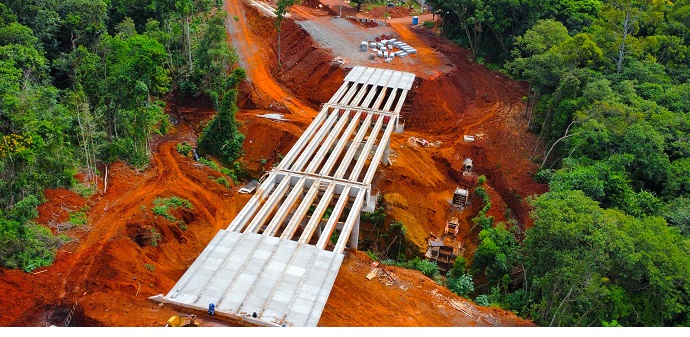 Obra interligando o bairro Ulysses ao Santo Antônio e ao Novo Horizonte ultrapassa 70%